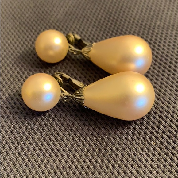 Vintage Pearl Clip On Earrings - Picture 5 of 6